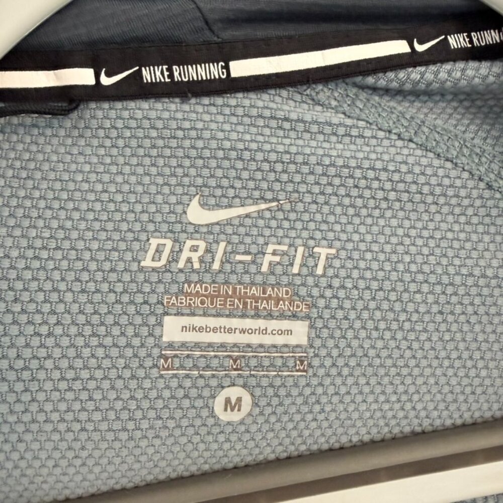 πββοΈ Nike Dri-FIT Running 1/2-Zip Hoodie β Reflective Gray (Size M) - Picture 3 of 6